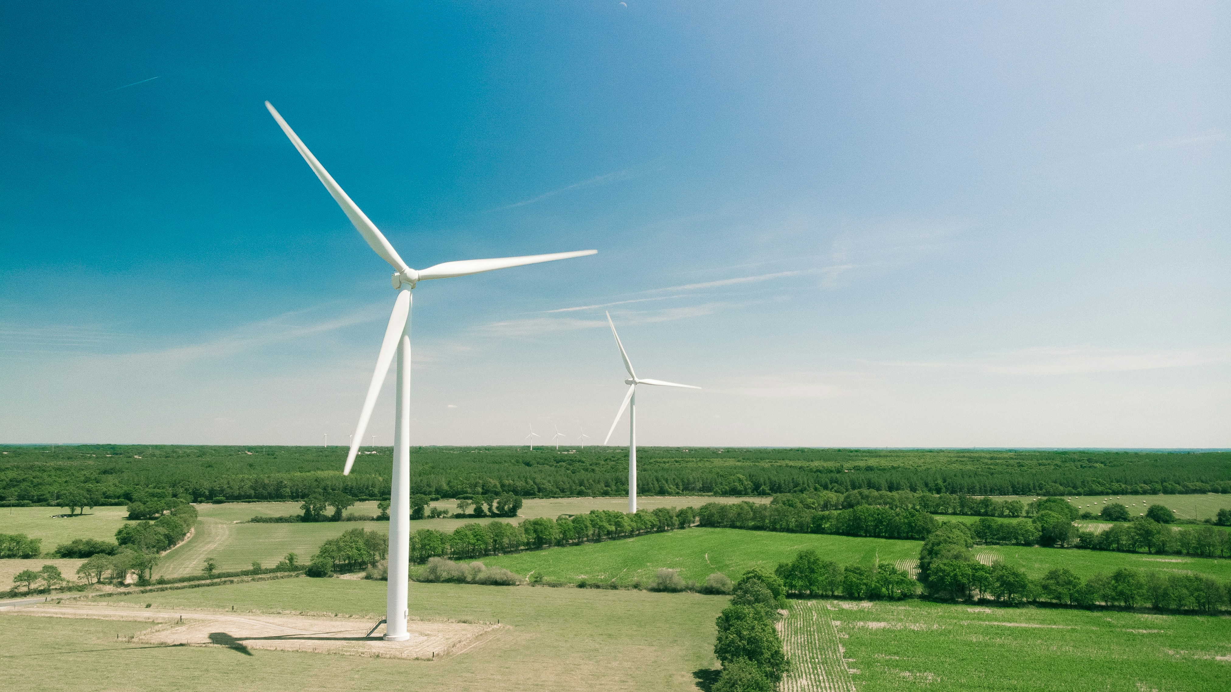 Detailed view of wind turbine rotor and nacelle engineering