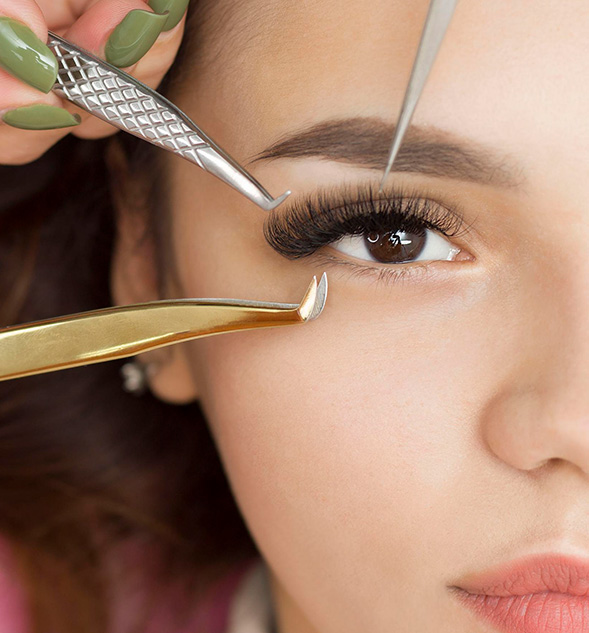 Lashoria specialist performing bespoke lash mapping